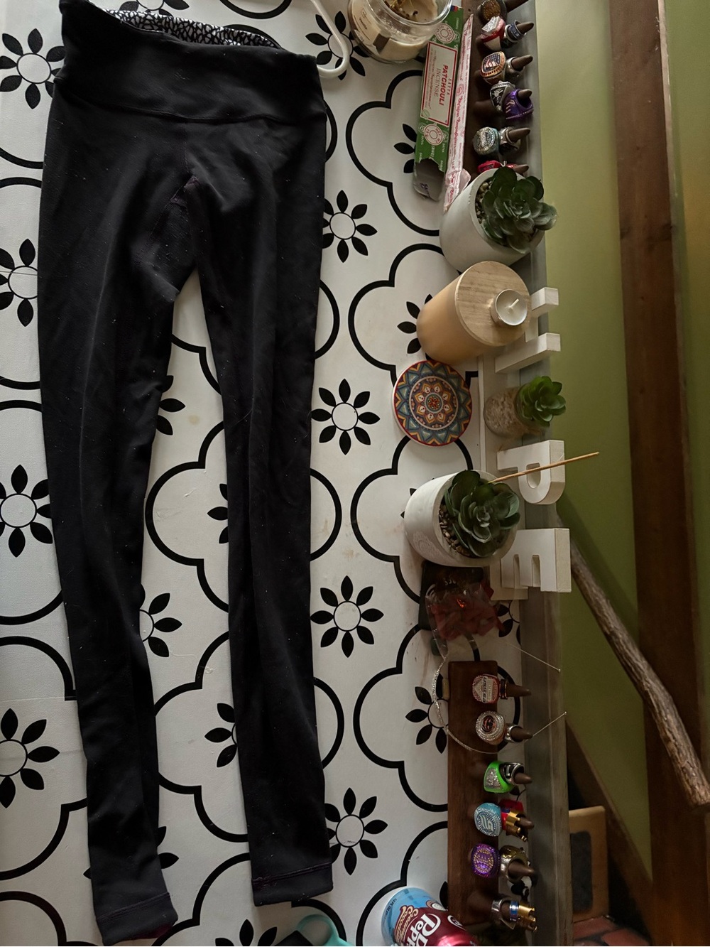 Black reversible leggings with maroon/dark purple